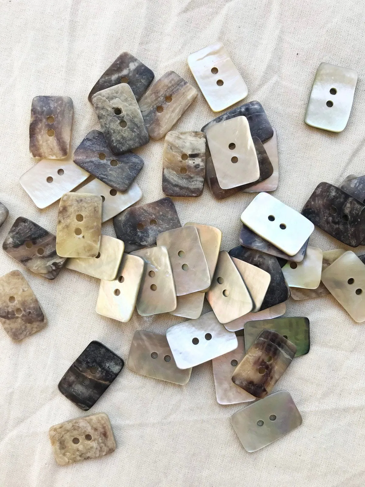 Light Shell Rectangle Buttons Per 6
